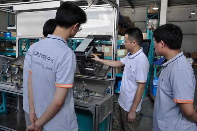 丁亮 践行探索育人新模式 丁亮 践行探索育人新模式